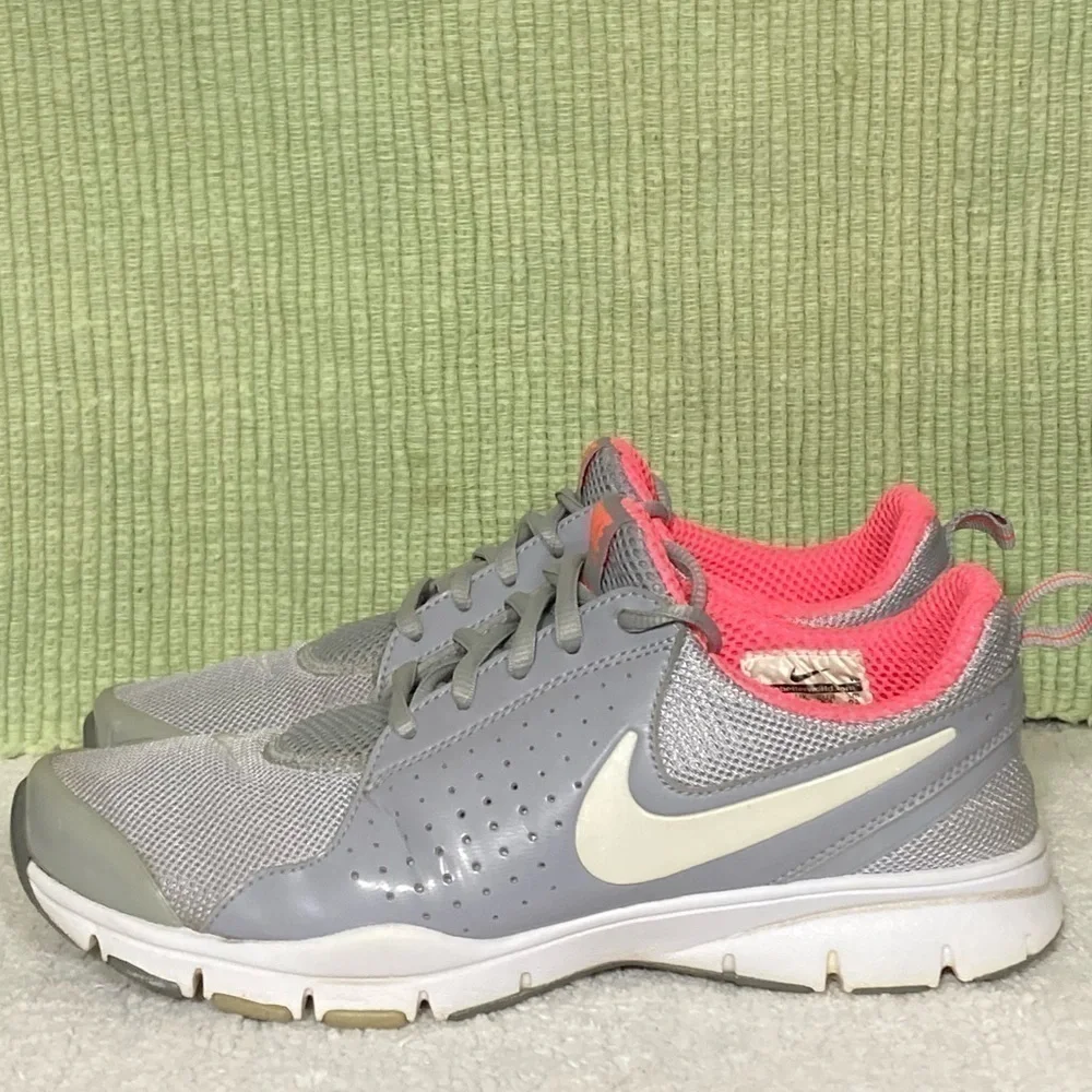 Nike Womens In Season TR Running Training Cushioned Grey Sneaker Shoes - Size 7